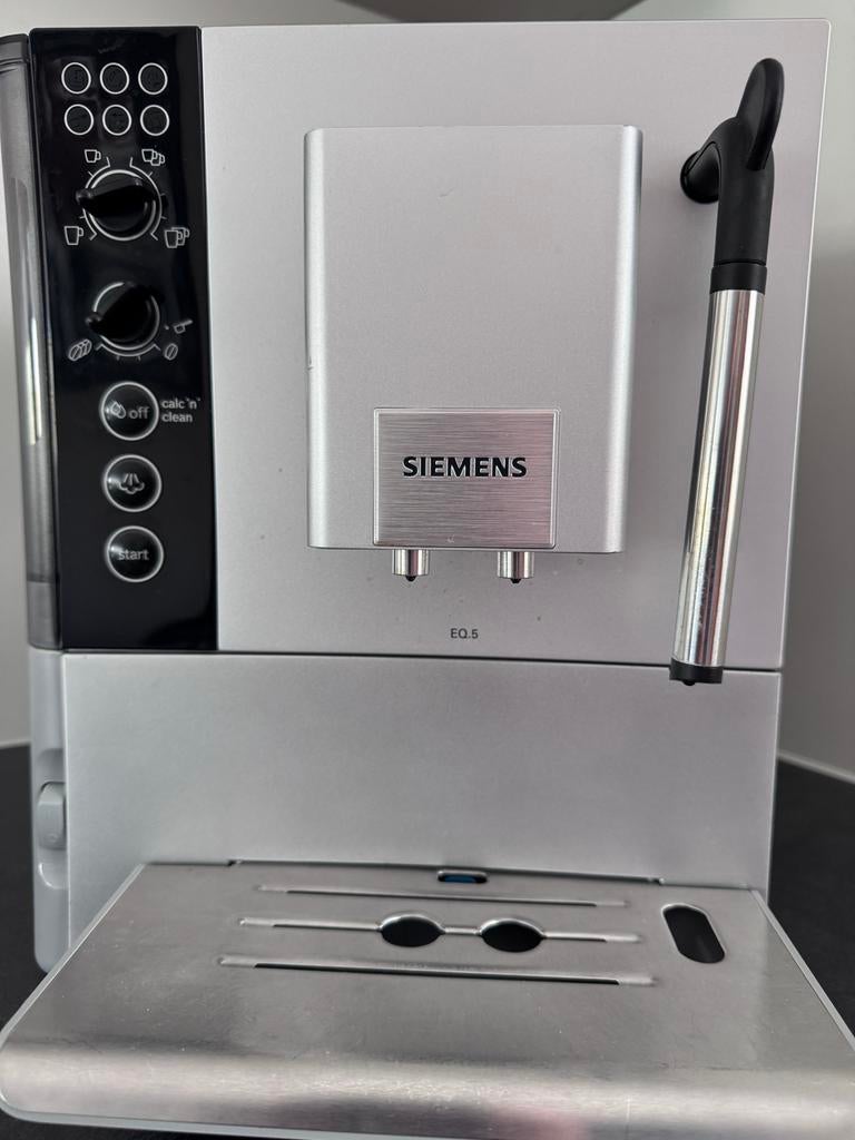 Siemens EQ.5 koffiemachine - Volautomatisch espressoapparaat, Witgoed en Apparatuur, Koffiezetapparaten, Afneembaar waterreservoir