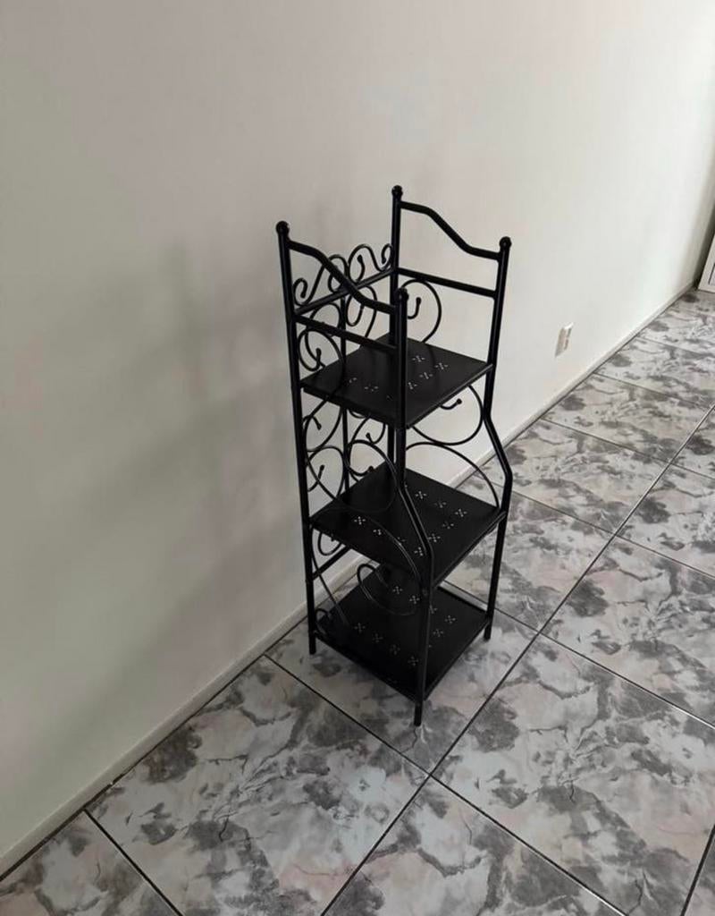 Zwart metalen kastje met sierlijke details, Huis en Inrichting, Kasten | Stellingkasten, Ophalen, Gebruikt