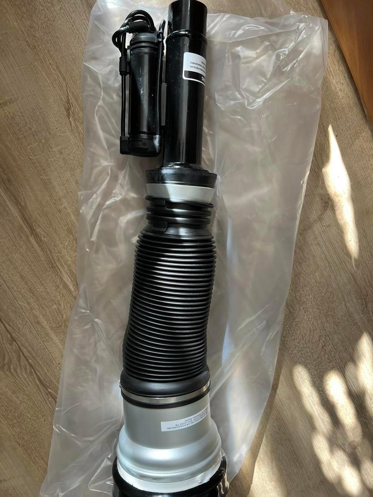 Luchtvering voorzeide mercedes W220 bj 2000/2006, Auto-onderdelen, Ophalen, Nieuw, Mercedes-Benz