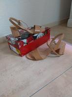 Perlato leren sandalen met hakje, naturel kleur maat 40, Ophalen of Verzenden, Zo goed als nieuw, Sandalen of Muiltjes