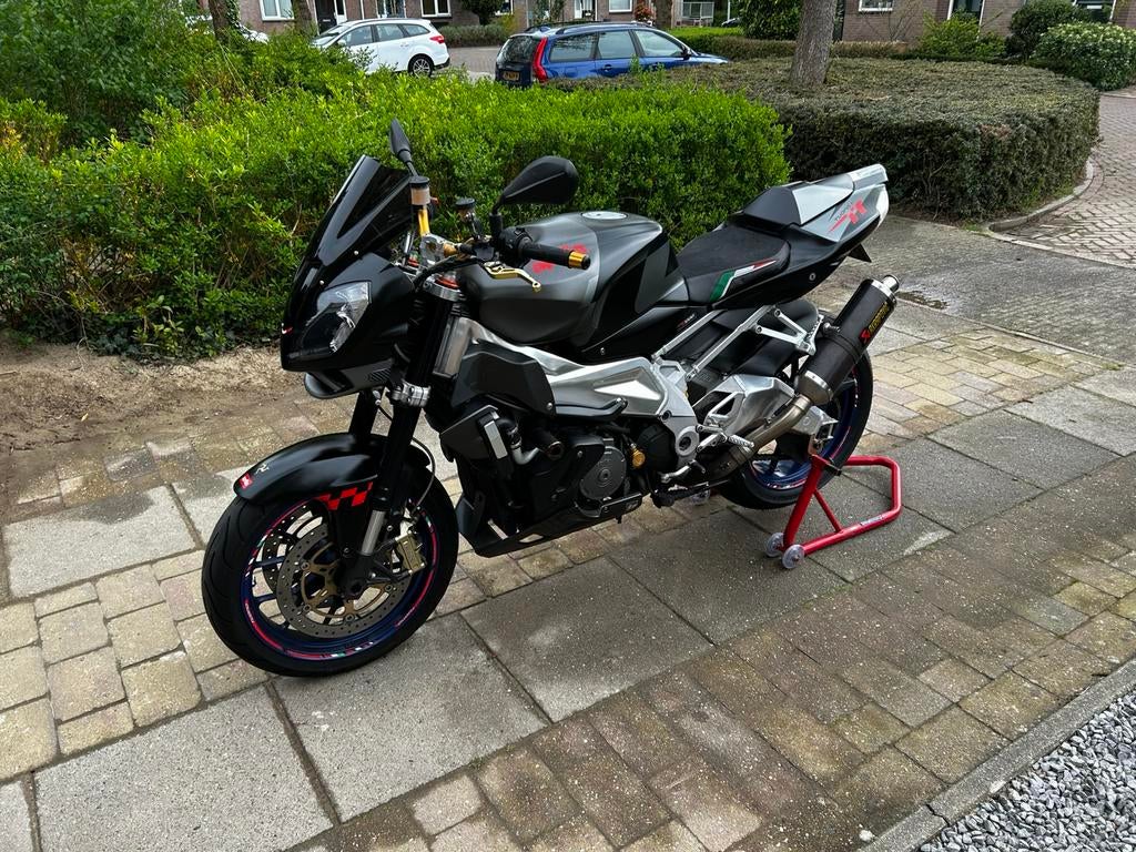 Aprilia Tuono 1000R, Motoren, Motoren | Aprilia, 2 cilinders, Sportuitlaat, Motorrijbewijs A, Gebruikt