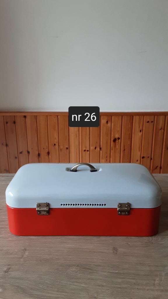 EMAILLE RODE BROODTROMMEL MET GRIJSE DEKSEL., Ophalen of Verzenden