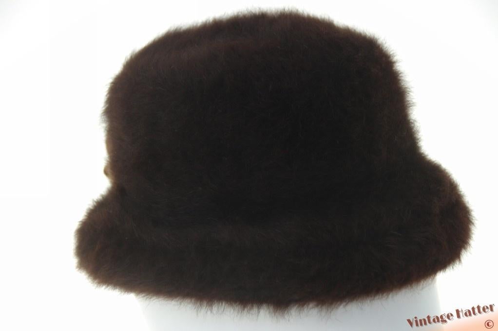 Vintage Flexibele dameshoed donker bruin angora mix 55-57, Ophalen of Verzenden, Zo goed als nieuw, 56 of 57 cm (M, 7 of 7⅛ inch)