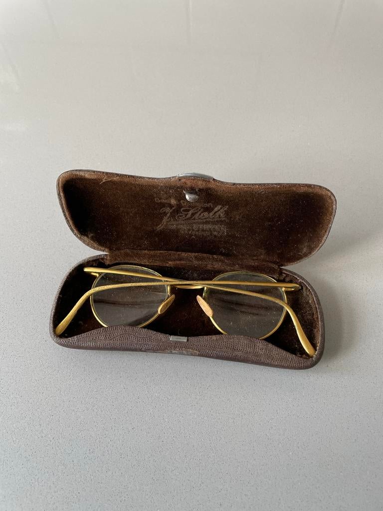 Optal brillenetui met vintage/antieke goudkleurige bril, Antiek en Kunst, Ophalen of Verzenden