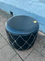 Te Koop : Vintage Poef Naaidoos Zwart Leder Opknapper, Minder dan 50 cm, Gebruikt, Rond, Minder dan 50 cm
