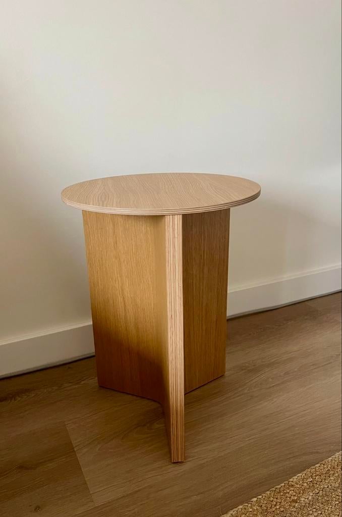 HAY Slit Wood High bijzettafel 35 gelakt eiken, Huis en Inrichting, Minder dan 55 cm, Rond, Zo goed als nieuw, Hout