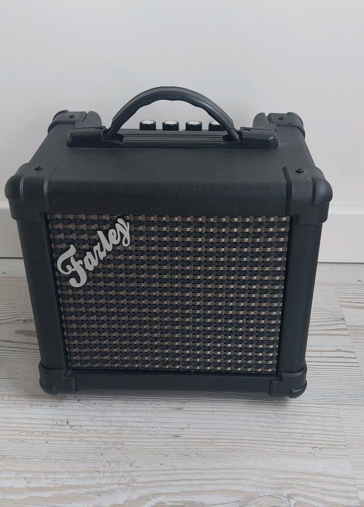 Fazley Kubo Bass 10 Basgitaar Versterker met Fender kabel, Muziek en Instrumenten, Ophalen of Verzenden, Zo goed als nieuw, Basgitaar