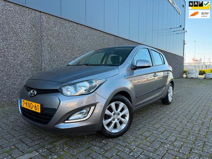 Hyundai I20 1.2i i-Deal/Nieuwe APK en beurt/Trekhaak/1ste ei, Auto's, Hyundai, Bedrijf, Te koop, i20, ABS, Airbags, Airconditioning