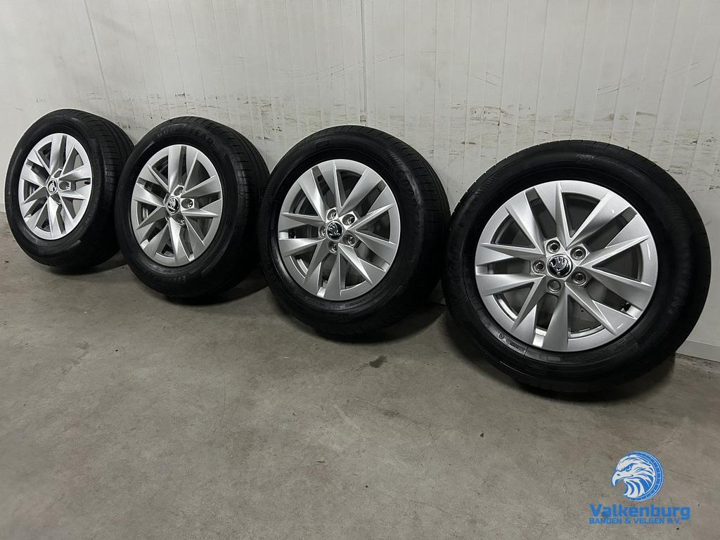 8mm! Originele Skoda Fabia 6VA 15 inch velgen 5x100 zomerban, Gebruikt, 15 inch, -, -