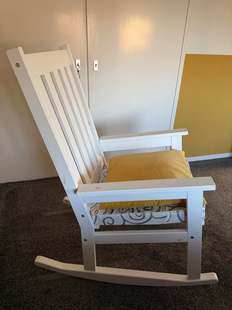 Witte schommelstoel van Holland Meubelen met kussen, Ophalen, Wit, Zo goed als nieuw, Eén