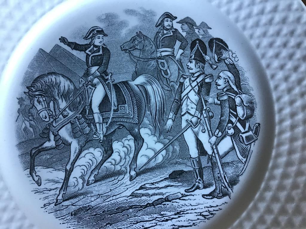 2x Antieke Regout Borden Maastrichts Aardewerk + Gratis Boek, Antiek en Kunst, Ophalen of Verzenden