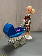 Sindy vintage met kindereagen., Ophalen of Verzenden, Gebruikt, Overige typen