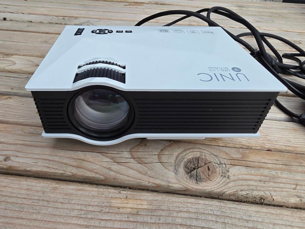 UNiC LED Projector - Compacte Beamer met Wi-Fi, Audio, Tv en Foto, Beamers, Gebruikt, LED, Ophalen of Verzenden, Overige resoluties