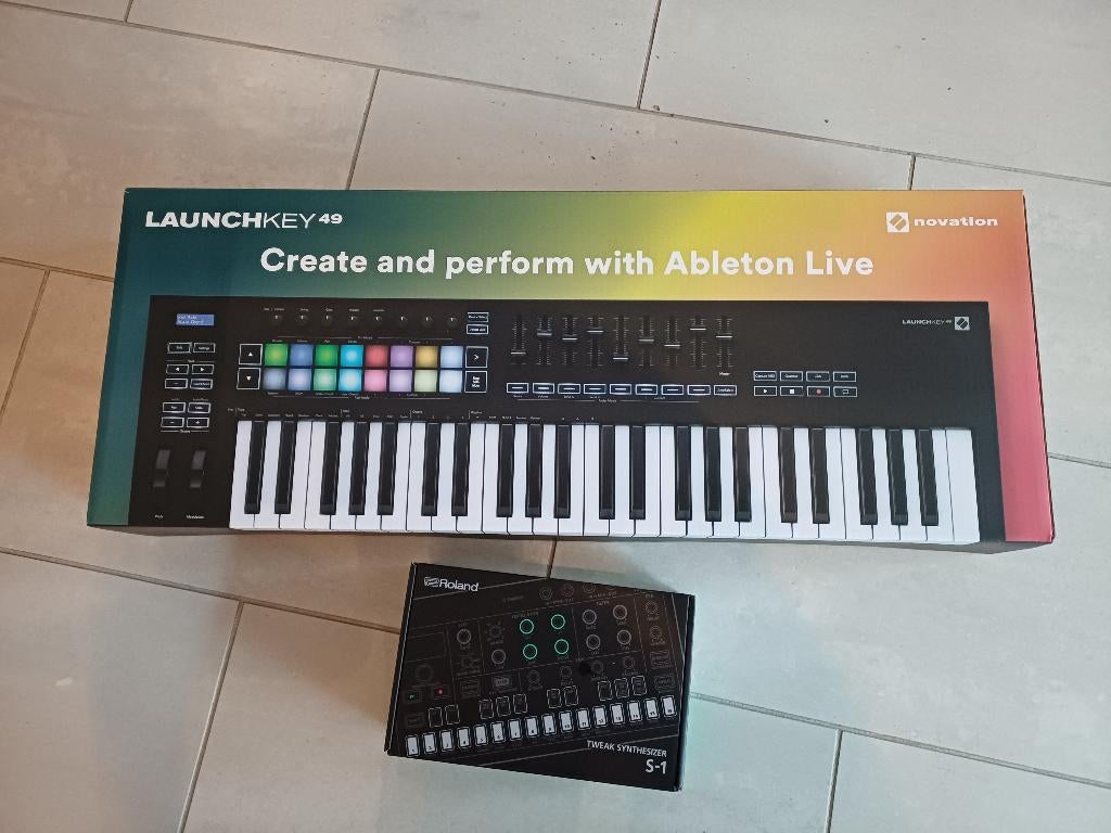 Set Novation Launchkey 49 & Roland S-1 Synthesizer, Roland, Midi-aansluiting, Zo goed als nieuw, Ophalen