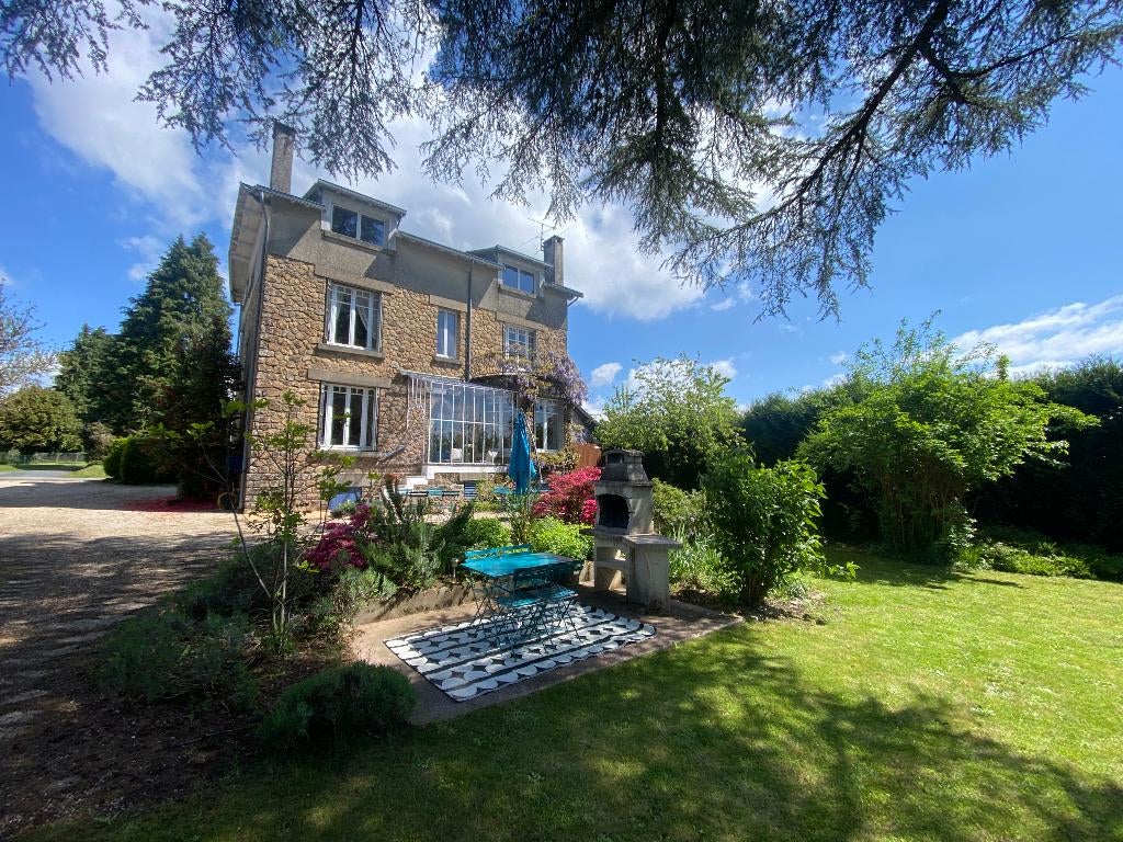 Prachtige bed & breakfast en huis in Corrèze, Frankrijk, Dorp, 16 kamers, Verkoop zonder makelaar, 404 m²