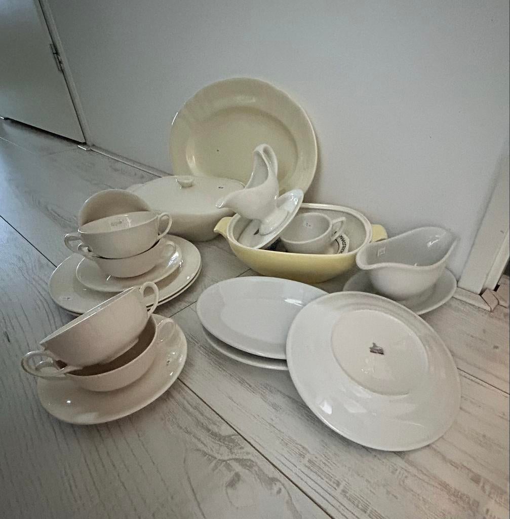 Divers Maastrichts aardewerk en porselein - Servies, Antiek en Kunst, Ophalen