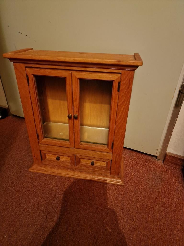 Houten wandkastje met glazen deuren en lade, Ophalen, Minder dan 50 cm, Gebruikt, Minder dan 25 cm