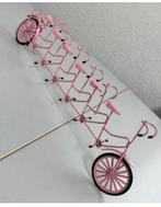 Zeldzaam Antiek 1960 Tandem roze 6-persoons Miniatuur fiets, Ophalen of Verzenden