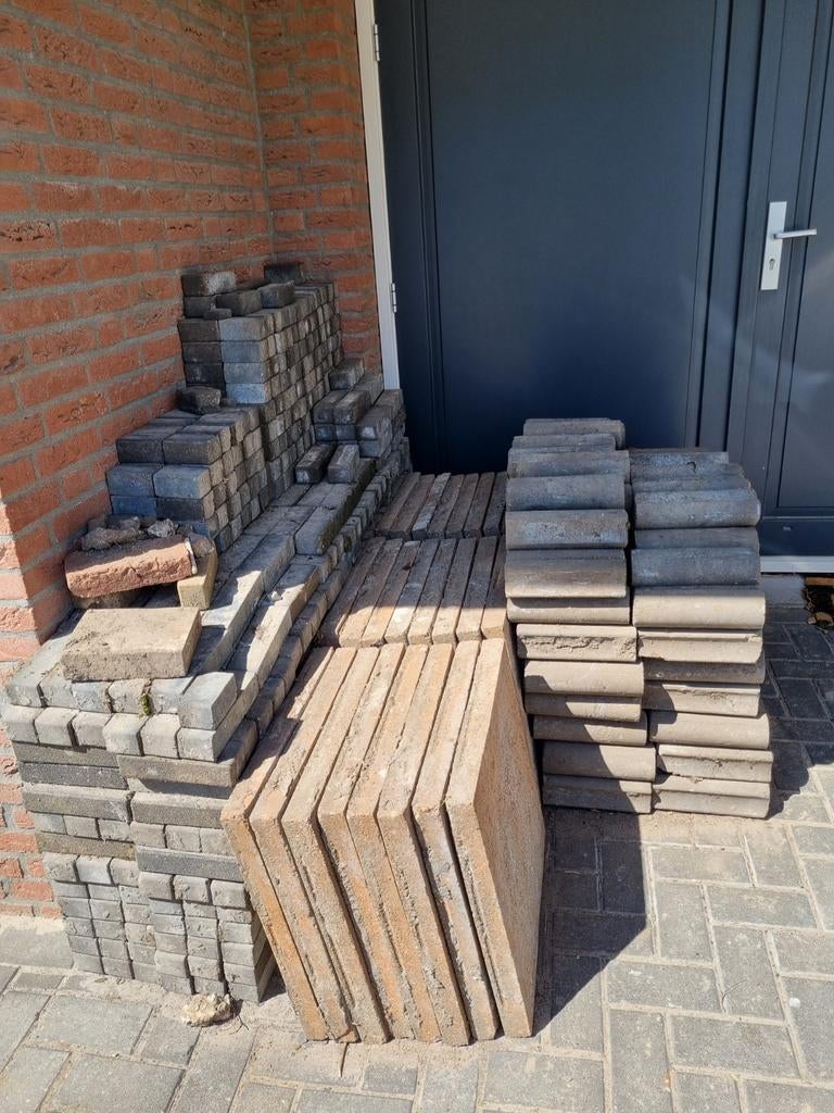 Terrastegels, stenen en insluitbanden gratis af te halen, Tuin en Terras, Tegels en Klinkers, Ophalen of Verzenden, Gebruikt, Beton