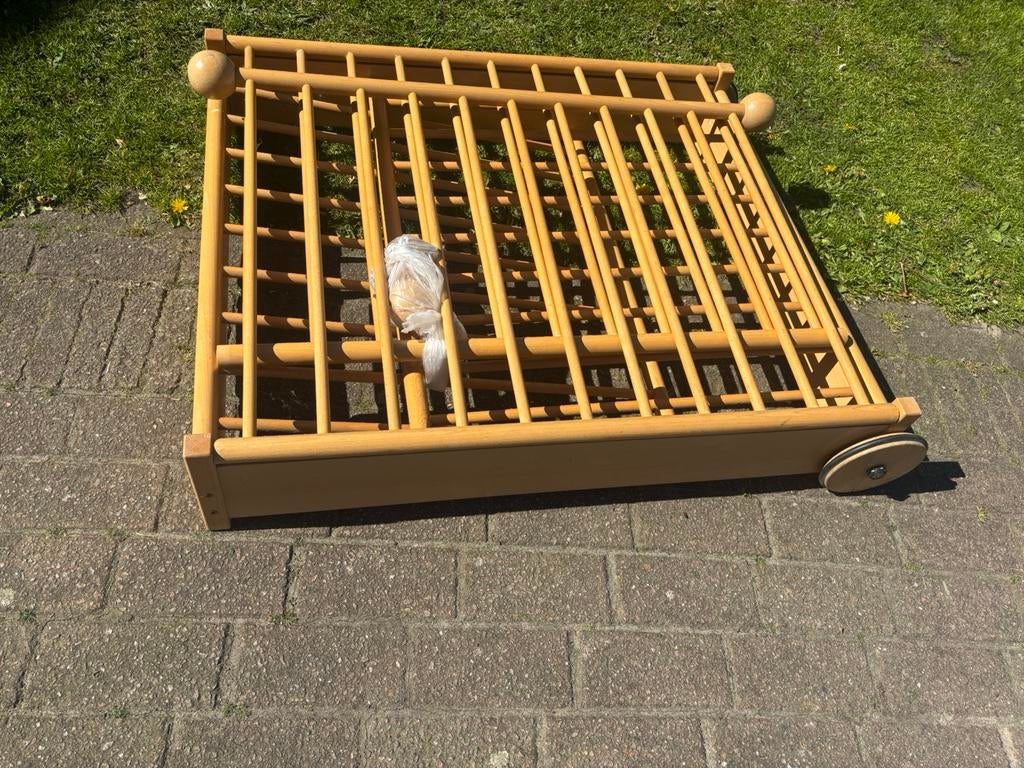 Box * gratis *, Ophalen, Gebruikt, Vierkant, Wieltjes