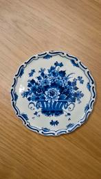Porceleyne Fles sierbordje met bloemenmand, 1947, Ø 15cm, Antiek en Kunst, Ophalen of Verzenden