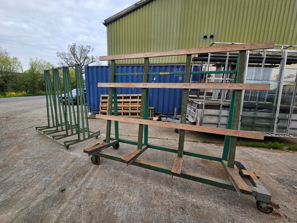 Twee transportbokken, Ophalen