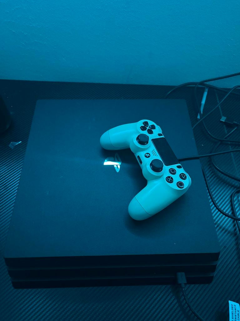 PlayStation 4 Pro met controller 1tb, Spelcomputers en Games, Spelcomputers | Sony PlayStation 4, Ophalen, Zo goed als nieuw, Met 1 controller