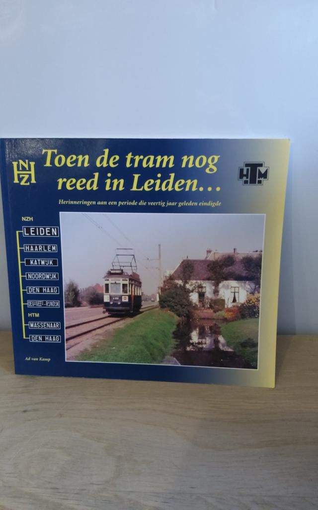 Toen de tram nog reed in Leiden... (Boek), Ophalen of Verzenden, Gelezen, Ad van Kamp, Tram