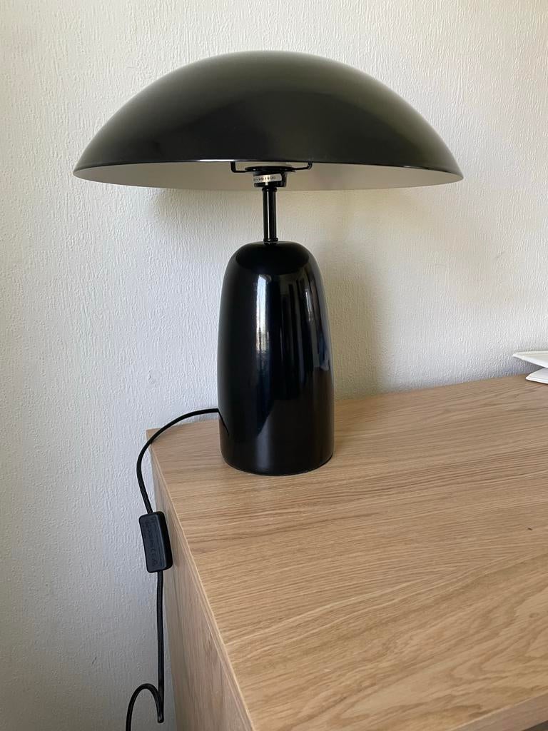Zwarte tafellamp met paddestoelkap H&M Home, Huis en Inrichting, Lampen | Tafellampen, Ophalen, Zo goed als nieuw, Metaal, 50 tot 75 cm