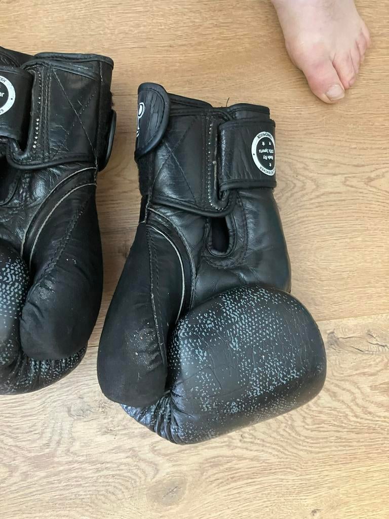 Kickboks handschoenen van leer, Sport en Fitness, Boksen, Ophalen, Zo goed als nieuw, Bokshandschoenen