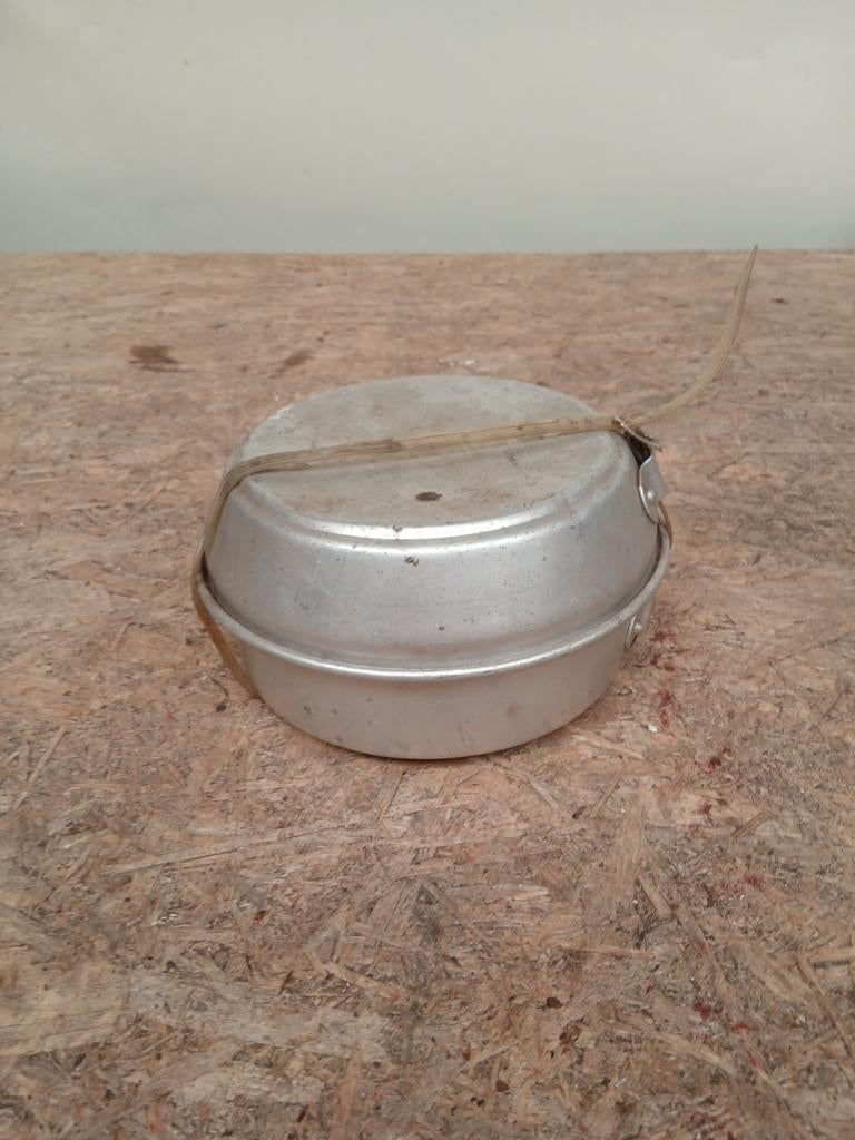 Kampeerpannetjes en servies met 3 bekers, Ophalen of Verzenden