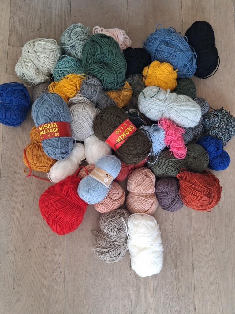 Grote partij wol en garen, diverse kleuren en soorten, Ophalen of Verzenden, Breien of Haken, Wol of Garen