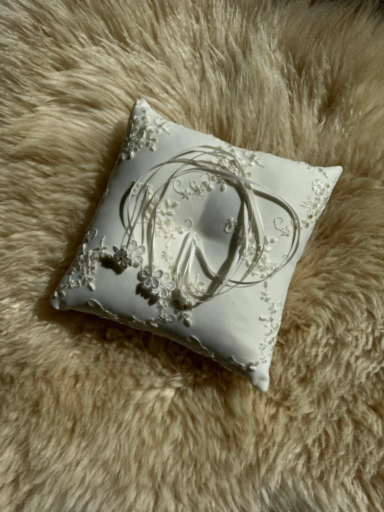 Ringkussen romantisch wit, Ophalen of Verzenden, Gedragen, Wit, Ivoor of Crème, Accessoires