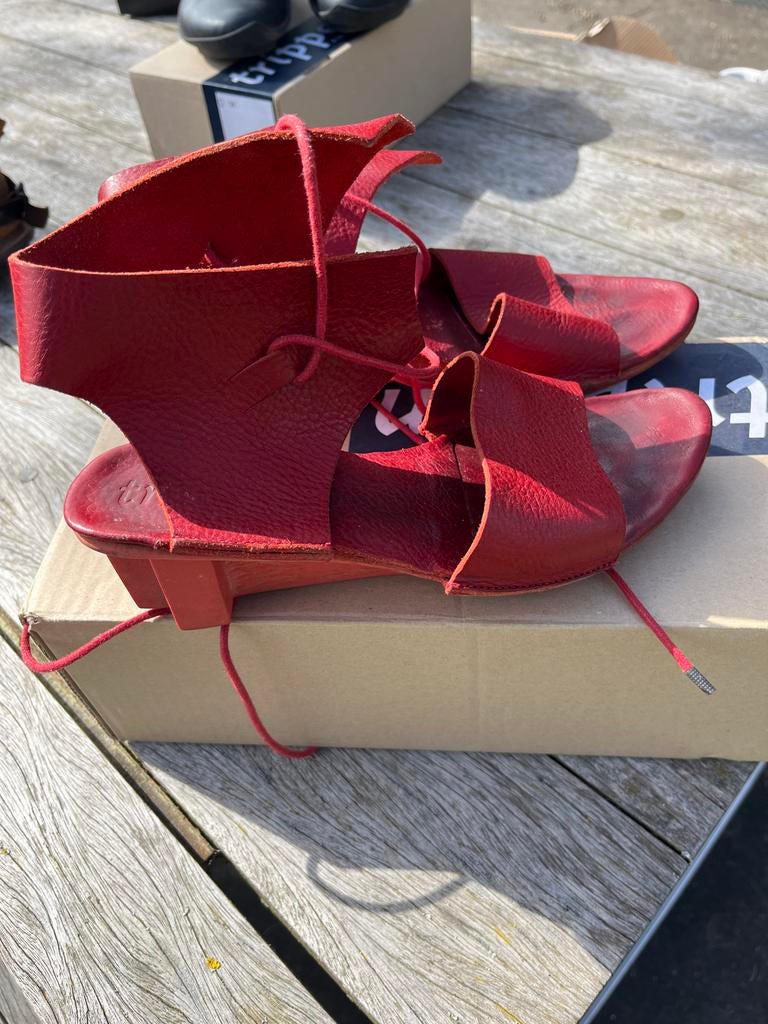 Trippen rode sandaaltjes maat 37, Kleding | Dames, Schoenen, Ophalen of Verzenden, Gedragen, Rood, Sandalen of Muiltjes
