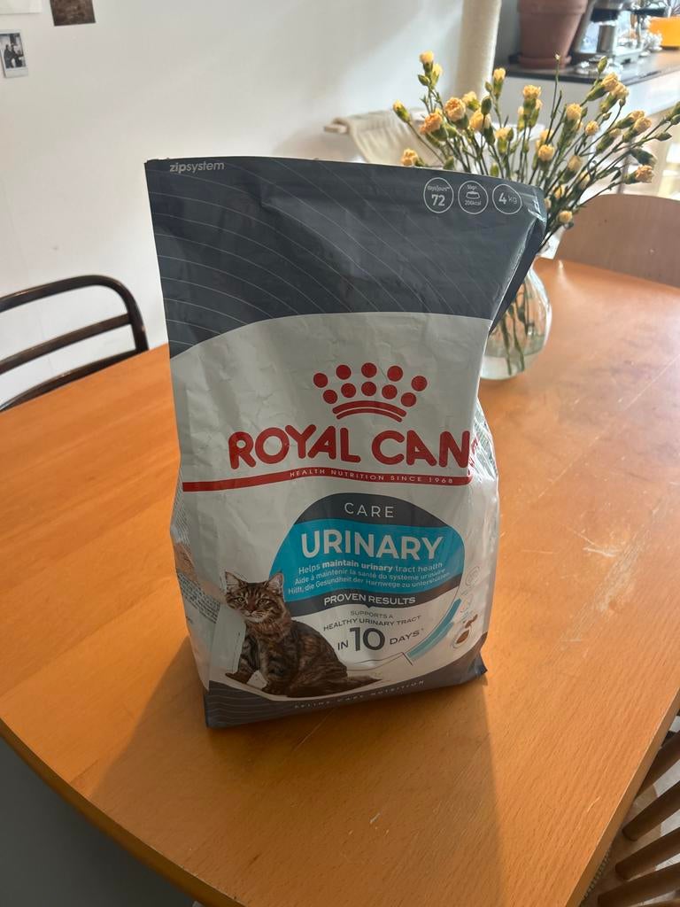 Royal canin kattenvoer bijna leeg, Dieren en Toebehoren, Dierenvoeding, Ophalen, Kat