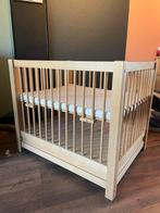 Massief houten baby box met lade + nieuw matras, Kinderen en Baby's, Ophalen of Verzenden, Gebruikt, Rechthoekig, Lade