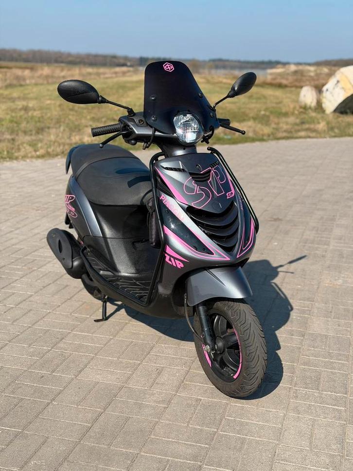Nette leuke Piaggio Zip SP, Fietsen en Brommers, Scooters | Piaggio, Zo goed als nieuw, Zip, Maximaal 45 km/u, Benzine, Ophalen