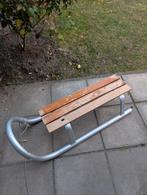 2-persoons slee met houten zitting, Ophalen