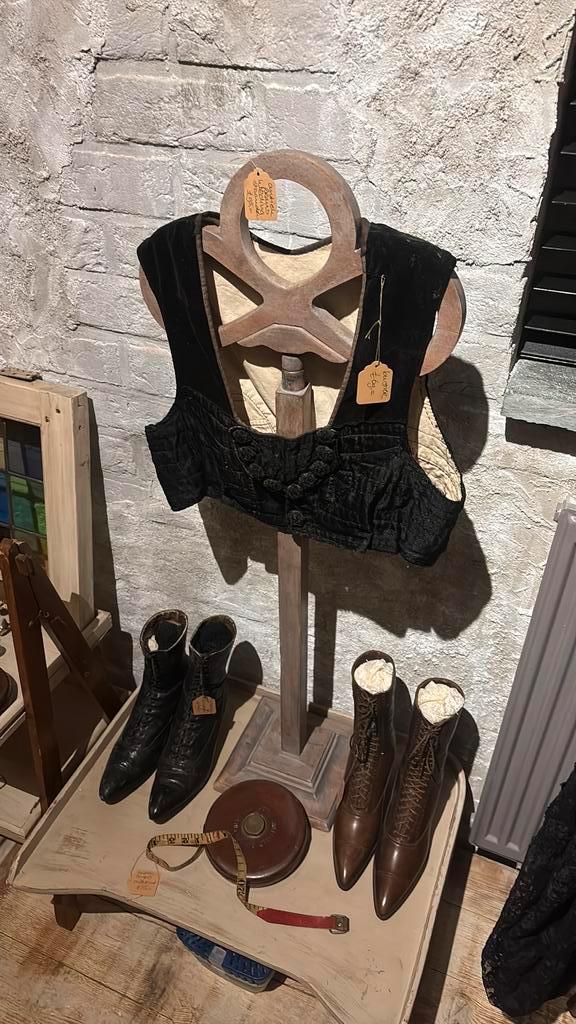 Antieke rijglaarsjes/ kledingstandaard/bustier, Antiek en Kunst, Antiek | Kleding en Accessoires, Ophalen of Verzenden