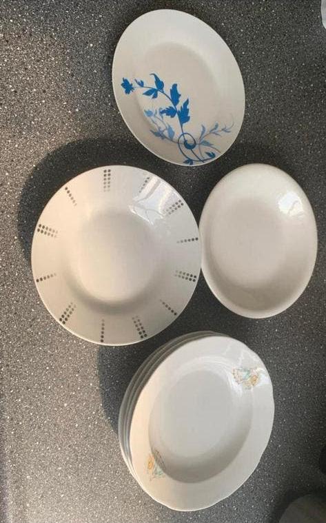 Verschillende gratis gebruikte borden, Huis en Inrichting, Ophalen, Zo goed als nieuw, Overige stijlen, Bord(en)