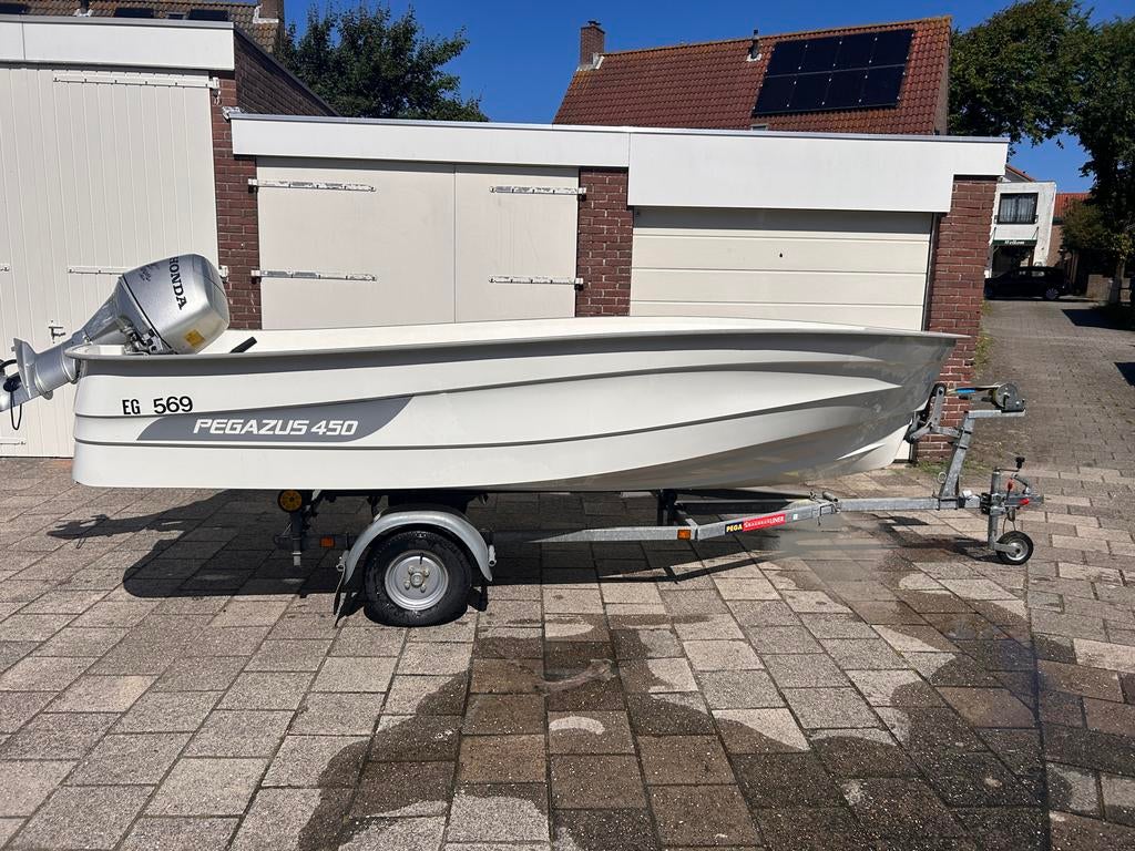 Complete set: Pegazus 450 sloep met Honda buitenboordmotor, Ophalen, Minder dan 1500 kg, Sloepentrailer, Minder dan 6 meter