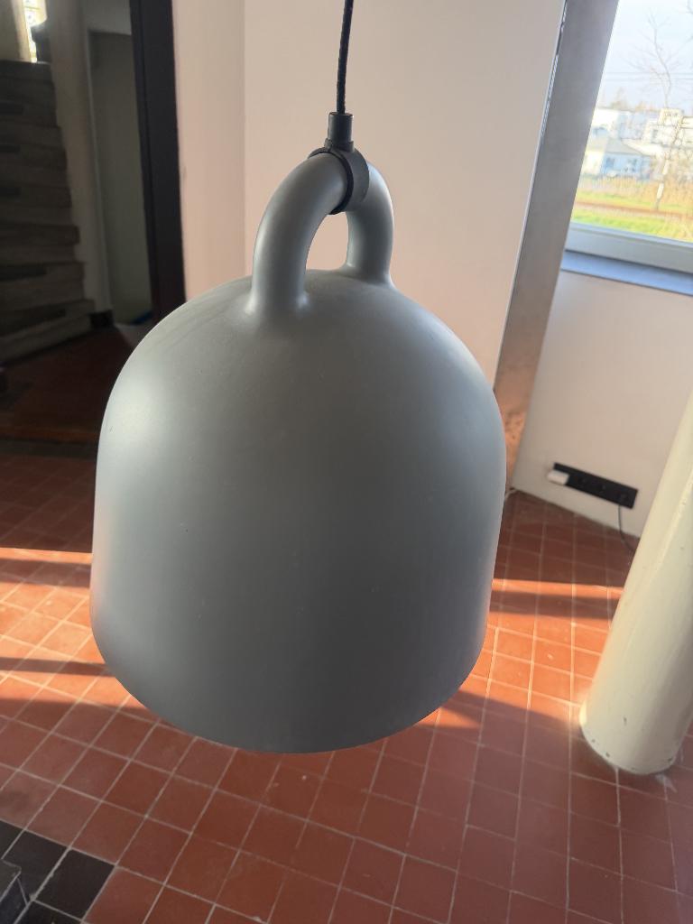 Normann Copenhagen Bell hanglamp Ø42 medium, grijs, Ophalen, Design, Zo goed als nieuw, Metaal
