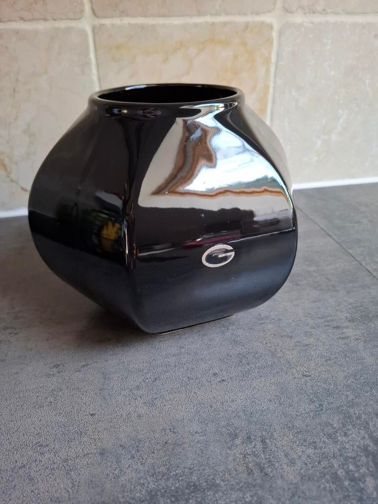 Vintage zwarte "De Gebroeders" vaas., Huis en Inrichting, Woonaccessoires | Vazen, Zwart, Aardewerk of Porselein, Ophalen of Verzenden