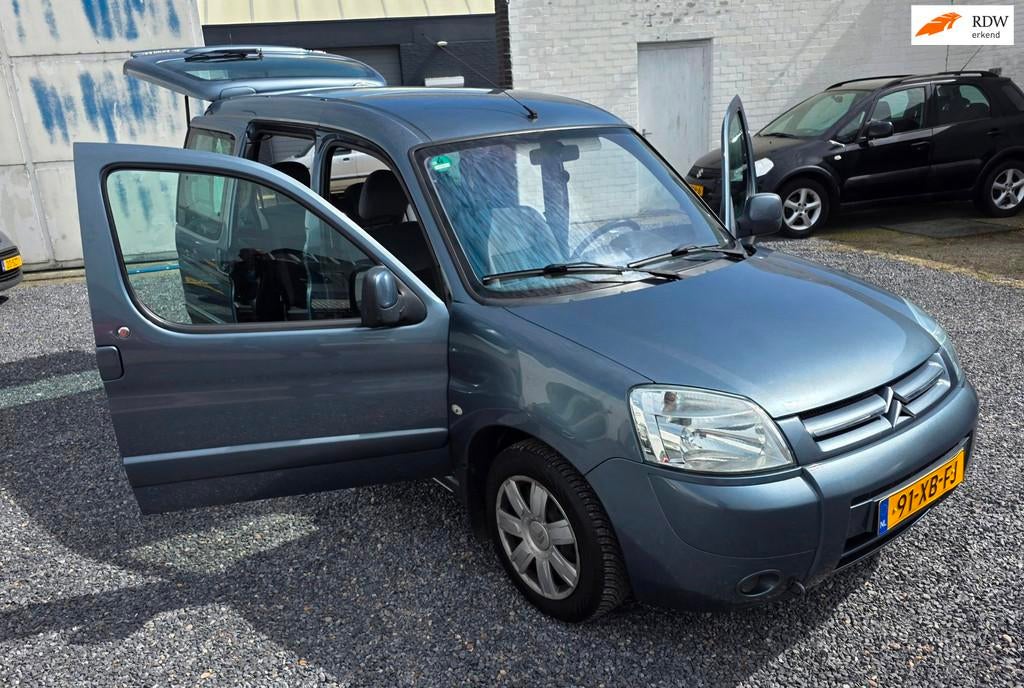 Citroen Berlingo 1.6i 16V M.sp. CoolT 2x zijdeur en airco, Auto's, Citroën, Gebruikt, Zwart, Metallic lak, Origineel Nederlands