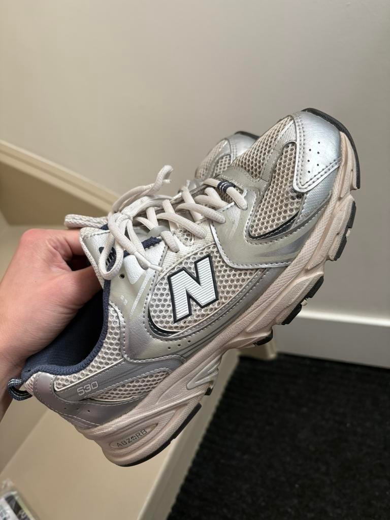 New Balance 530, Ophalen of Verzenden, Zo goed als nieuw, Rood, Sneakers of Gympen