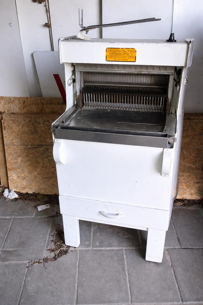 Te koop: Professionele broodsnijmachine, Ophalen of Verzenden, Zo goed als nieuw