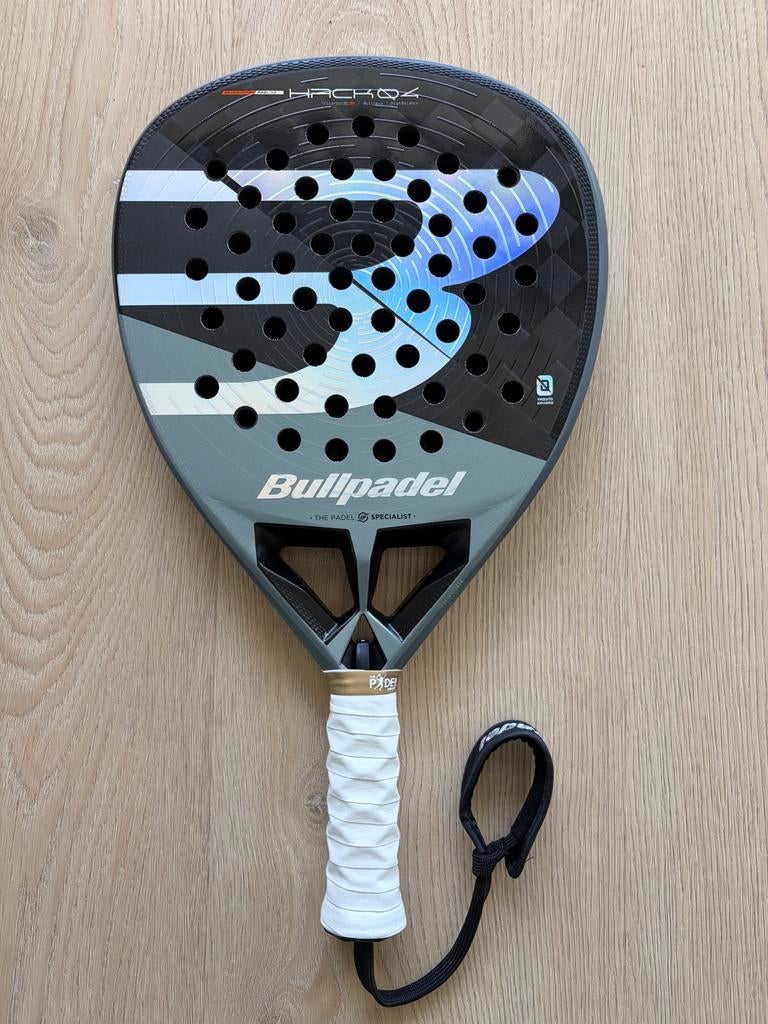 Bullpadel Hack 04 2026 - Nieuwstaat!, Sport en Fitness, Padel, Ophalen of Verzenden, Zo goed als nieuw, Padelracket