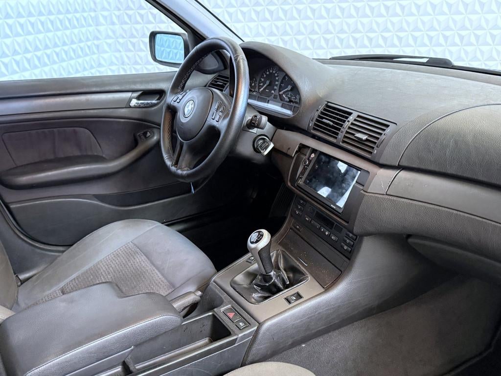 BMW 3-serie 318i / SLAAT ROND GAAT NIET AAN! (2001), Auto's, Achterwielaandrijving, Handgeschakeld, Sedan, Onderhoudsboekje