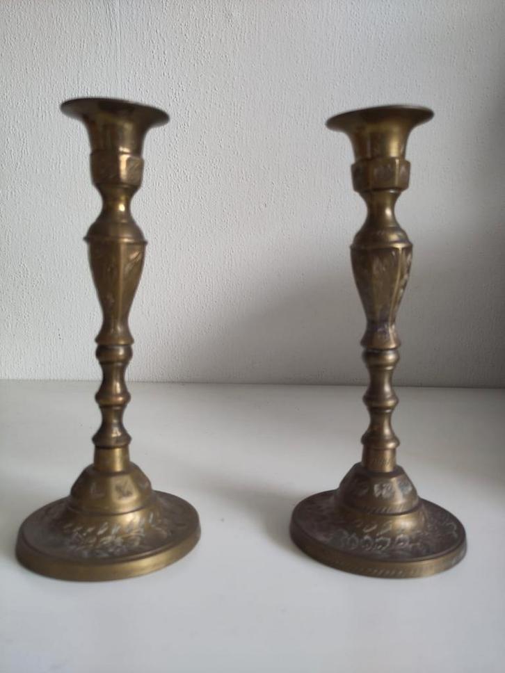2 Antieke Kandelaars - Brons met gedetailleerde gravur, Antiek en Kunst, Antiek | Kandelaars, Koper of Brons, Ophalen of Verzenden