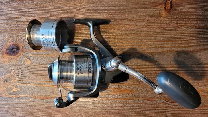 Shimano Twinpower 6000 met reservespoel, Watersport en Boten, Hengelsport | Karpervissen, Gebruikt, Molen, Ophalen of Verzenden